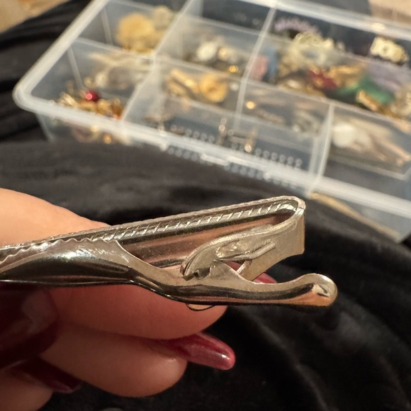 Silver Rectangular Ring with Rope Detail - Picture 6 of 6